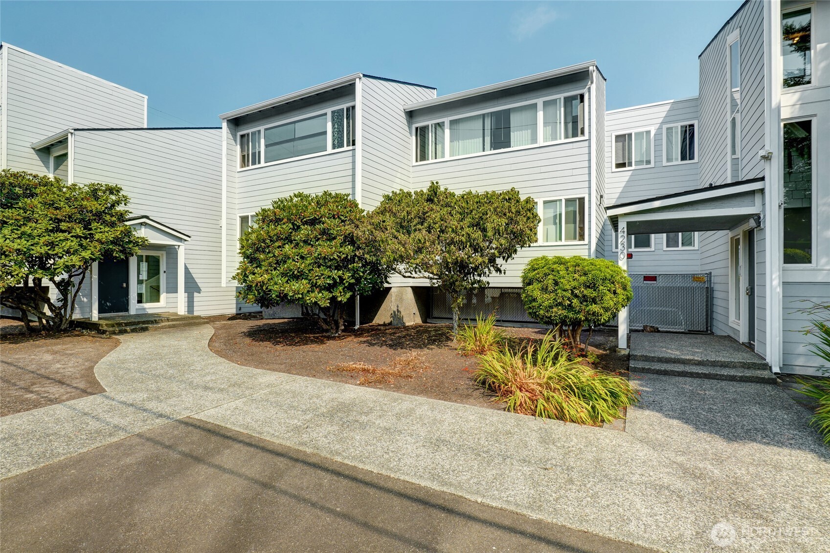 4230 Hoyt Avenue Property Photo 1