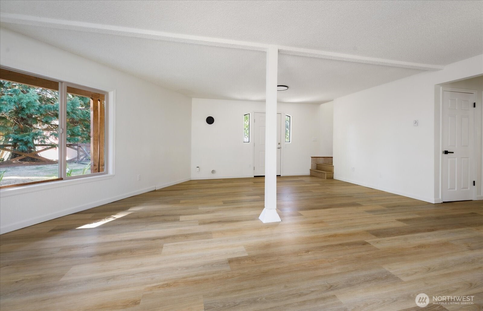 813 Hazzle Court Property Photo 3
