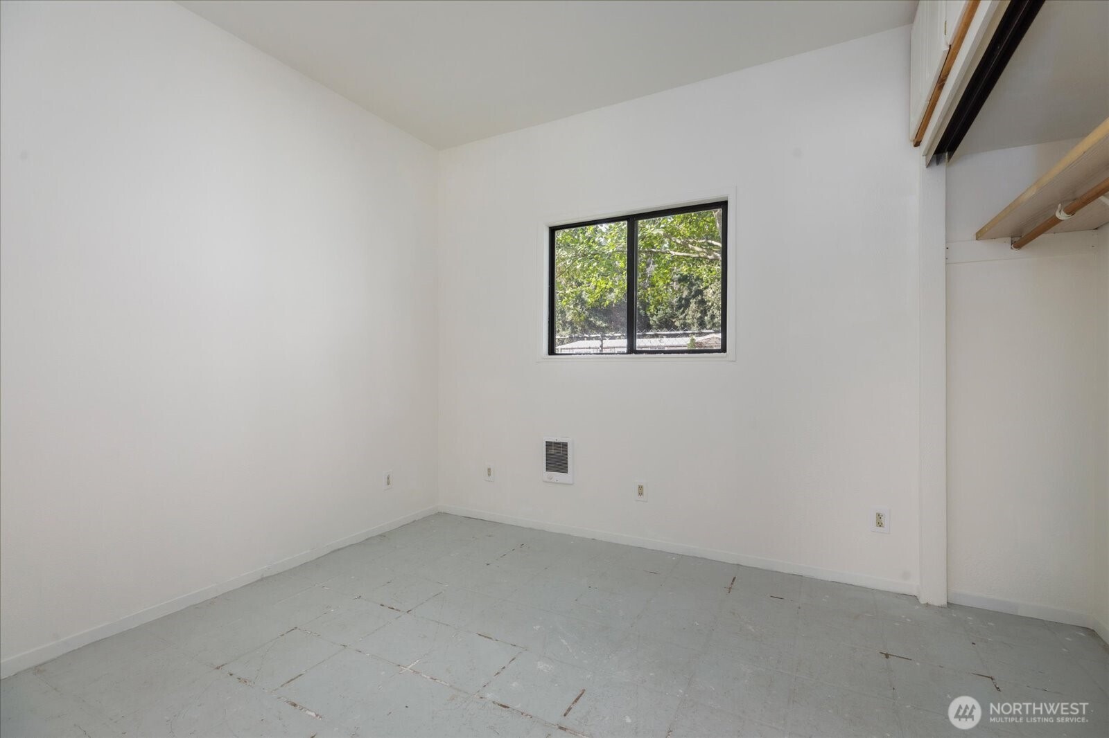 813 Hazzle Court Property Photo 33