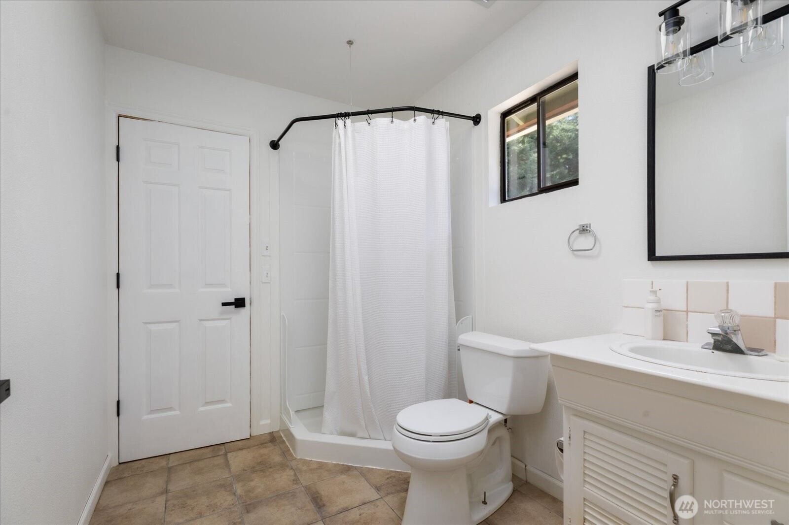 813 Hazzle Court Property Photo 34
