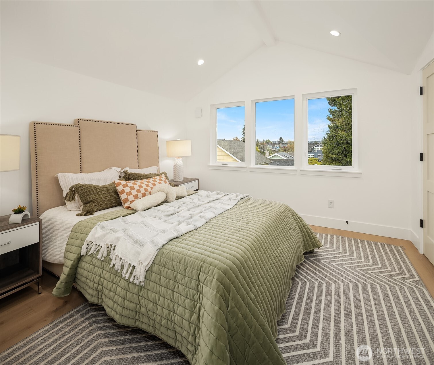 533 B N 70th Street Property Photo 12