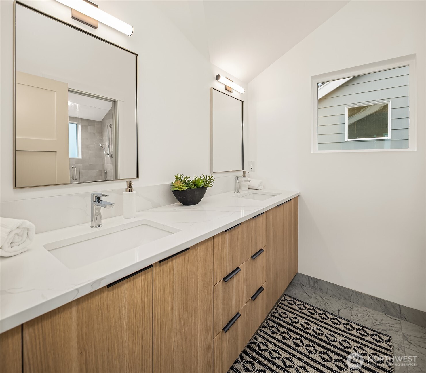 533 B N 70th Street Property Photo 13