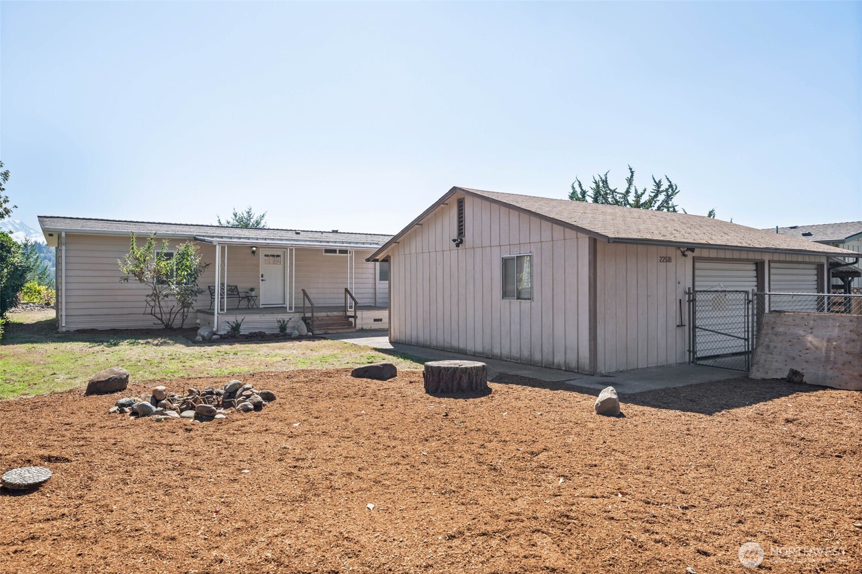 22518 Cedarview Drive E Property Photo 2