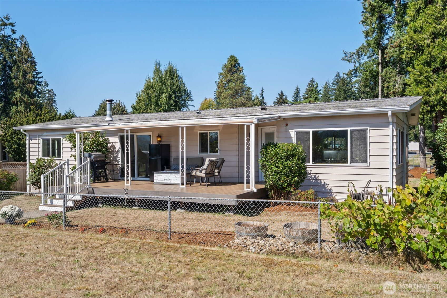 22518 Cedarview Drive E Property Photo 3