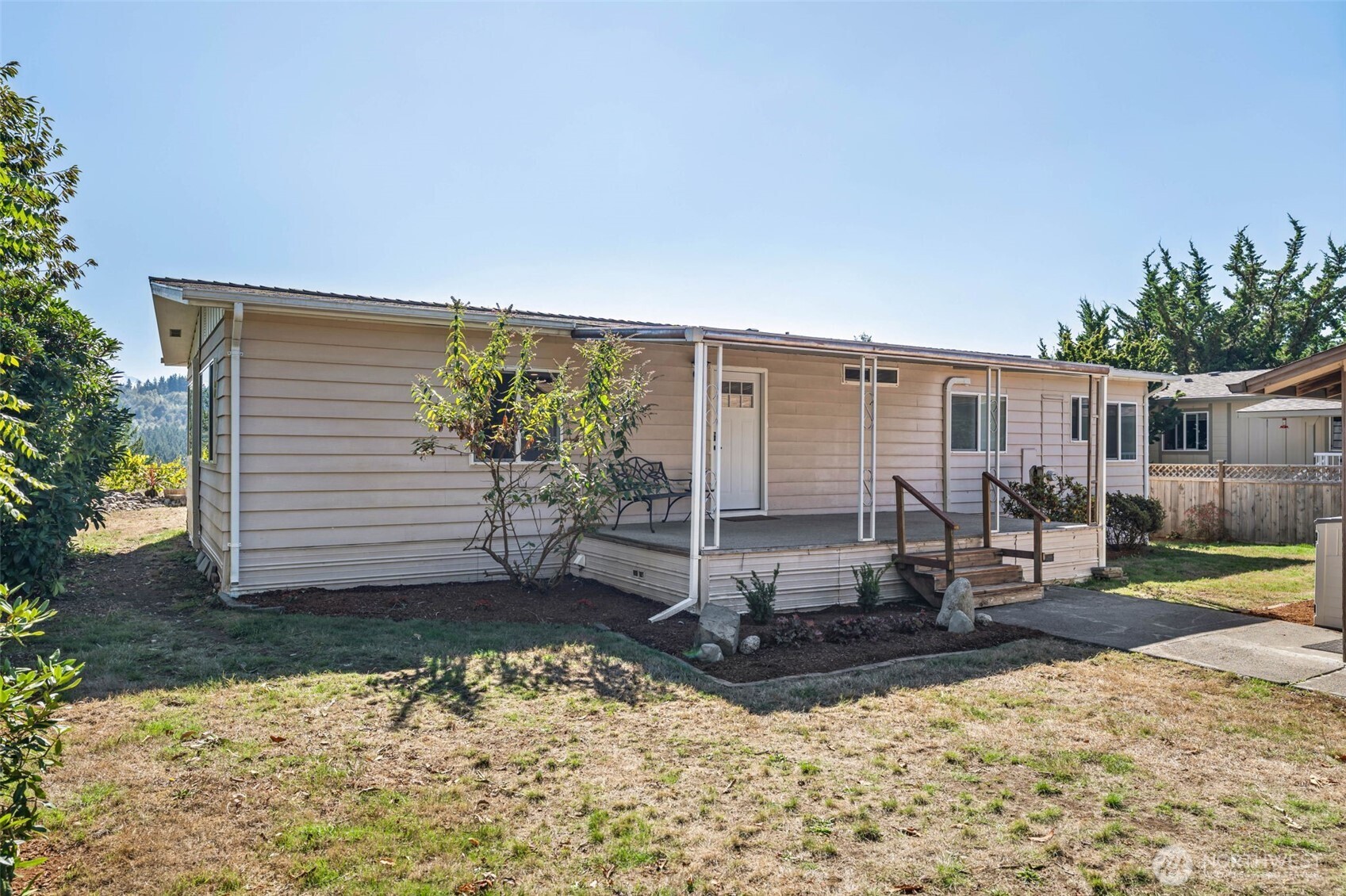22518 Cedarview Drive E Property Photo 4