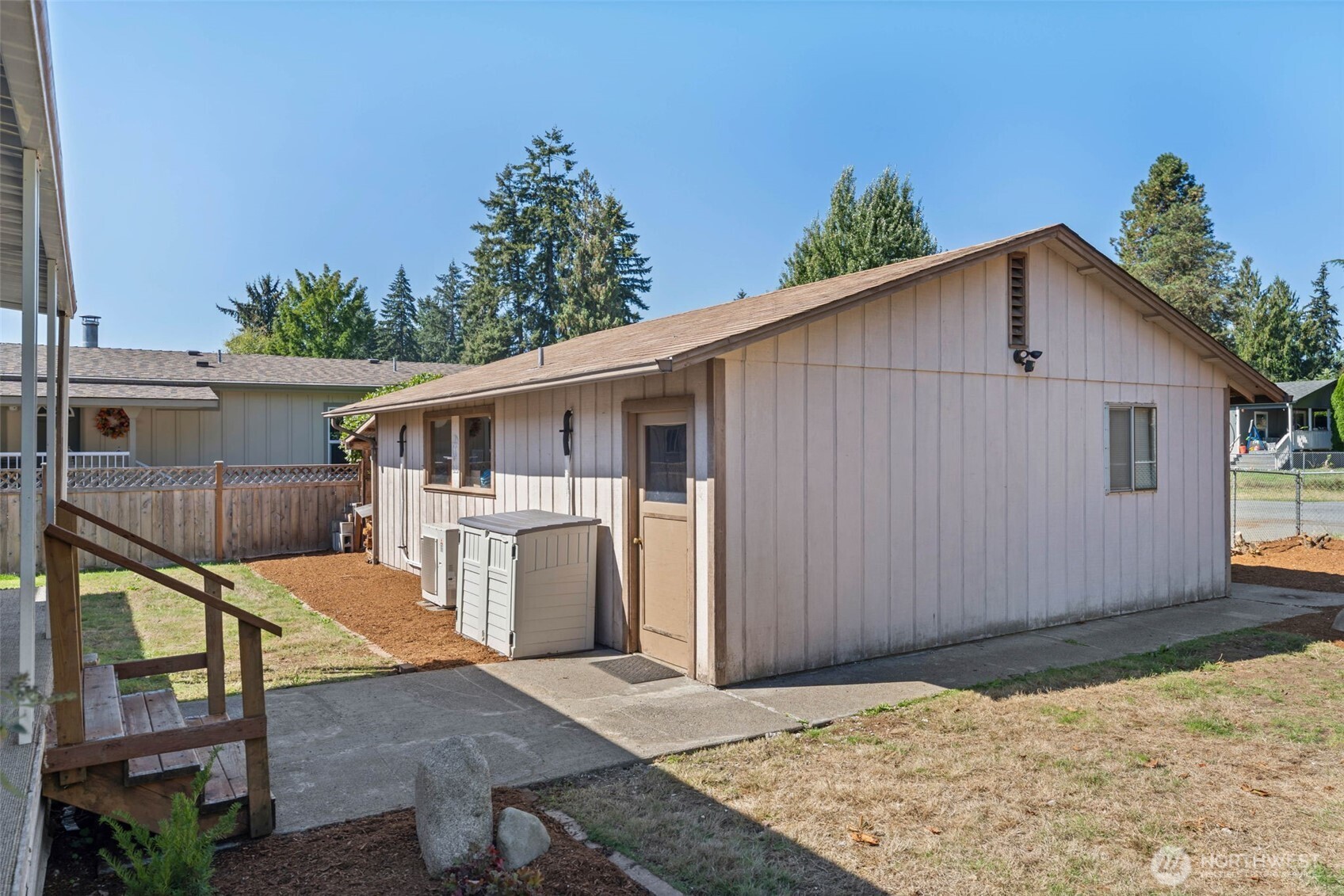 22518 Cedarview Drive E Property Photo 5