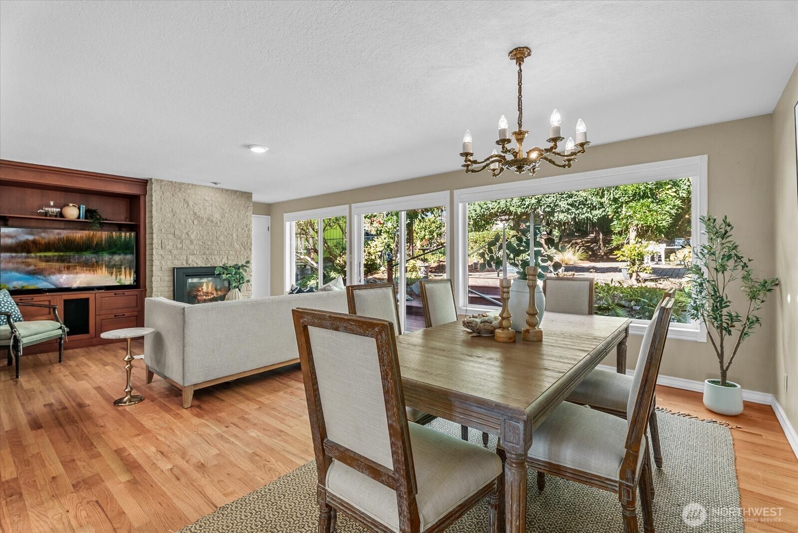 12116 Shorewood Drive Property Photo 7