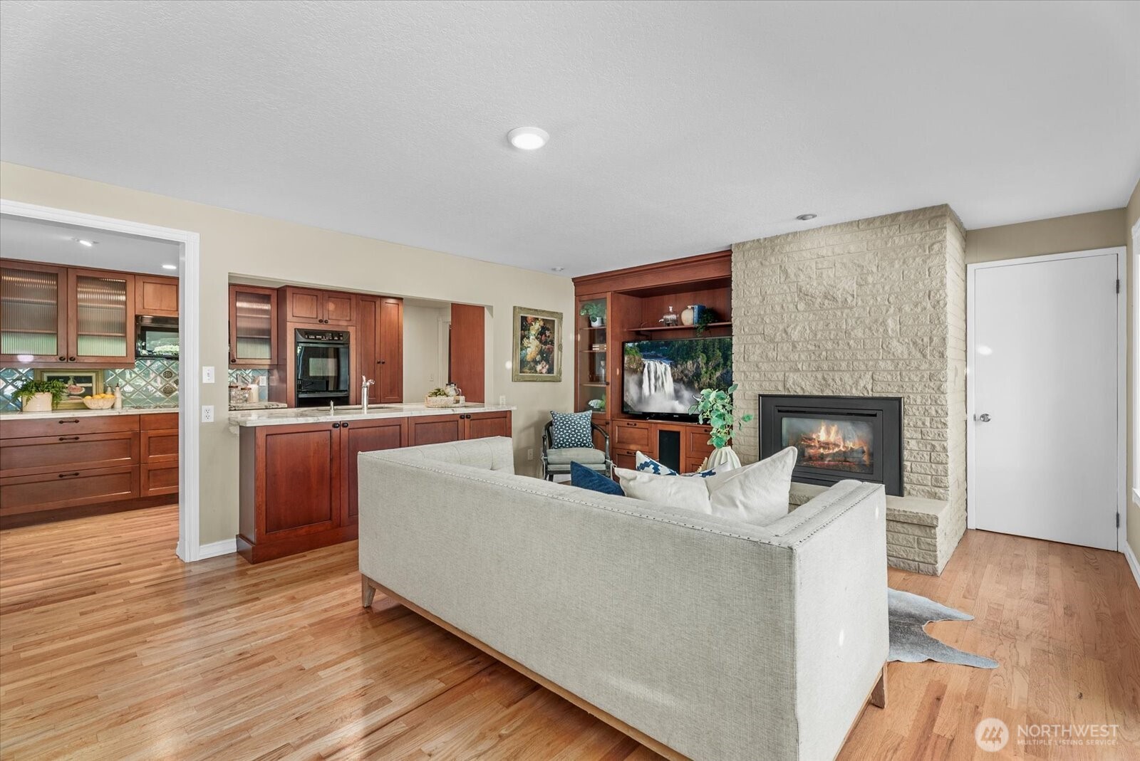 12116 Shorewood Drive Property Photo 8