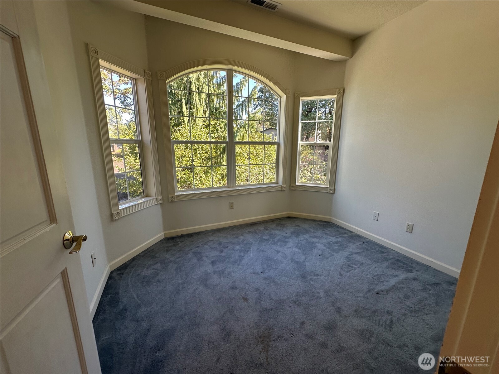 444 Sommerset Road Property Photo 14