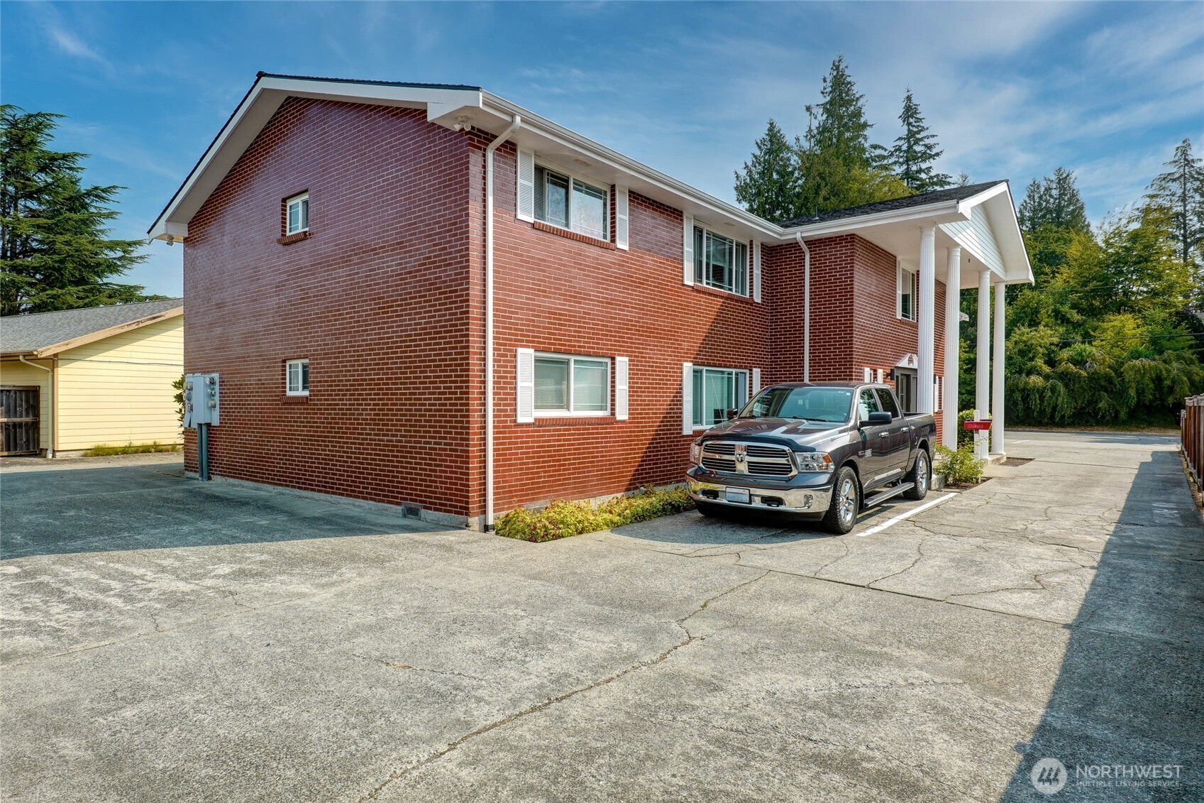 8806 3rd Avenue Property Photo 6