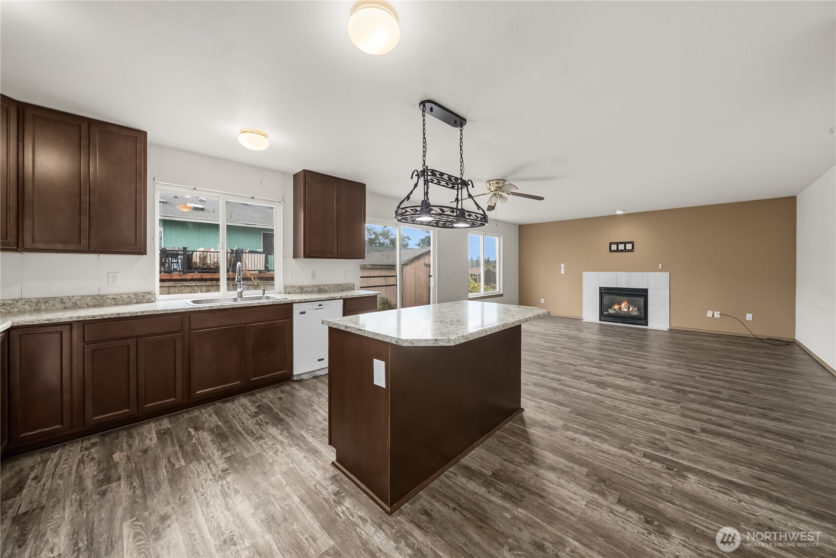 1412 200th Street Ct Property Photo 4