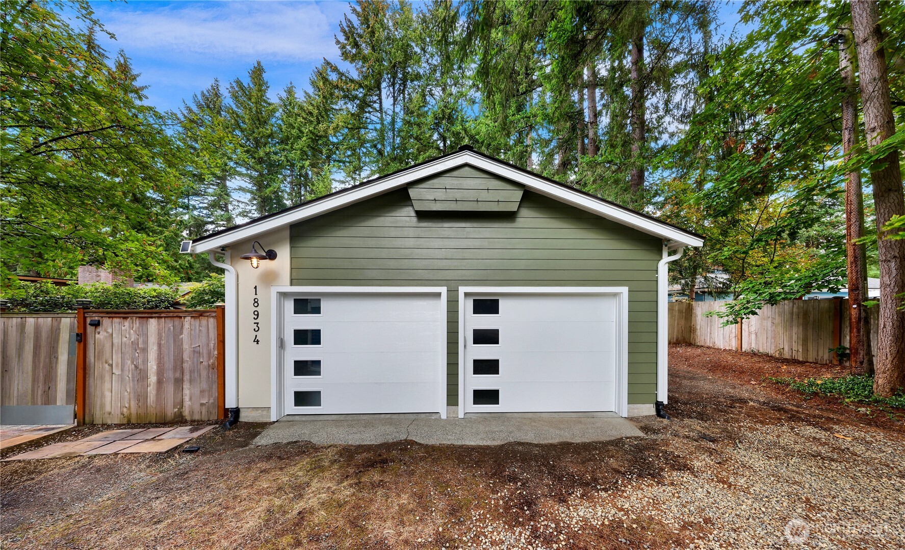 18934 Forest Park Drive Property Photo 2