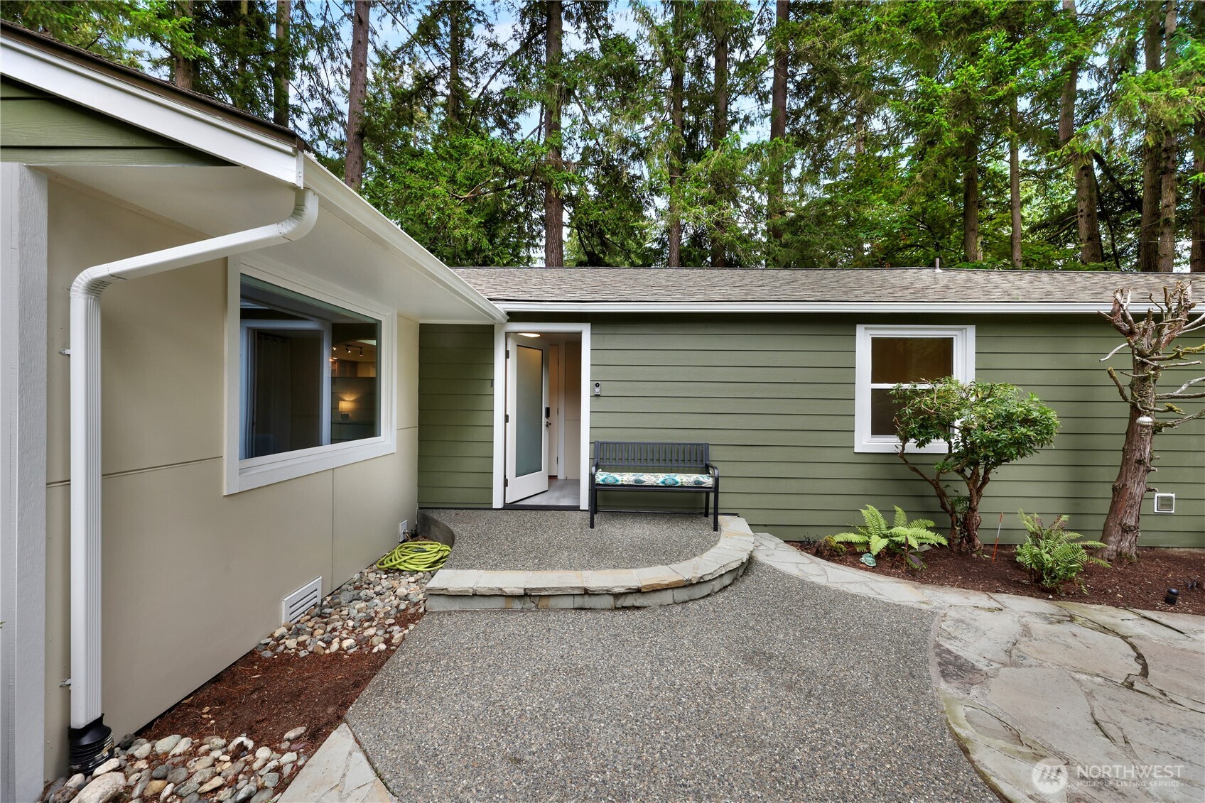 18934 Forest Park Drive Property Photo 3
