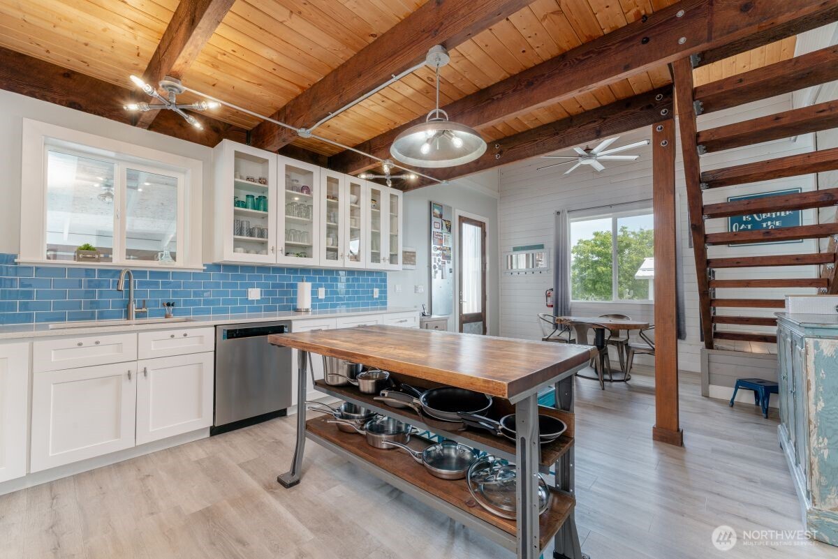 117 Wells Avenue Property Photo 8