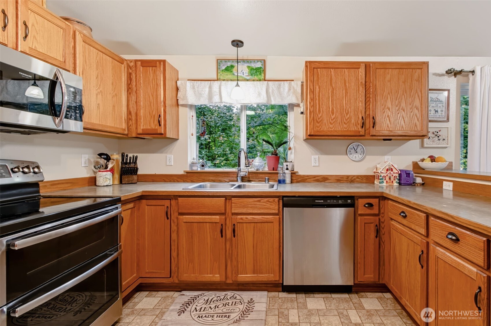 210 Great Northern Road Property Photo 9