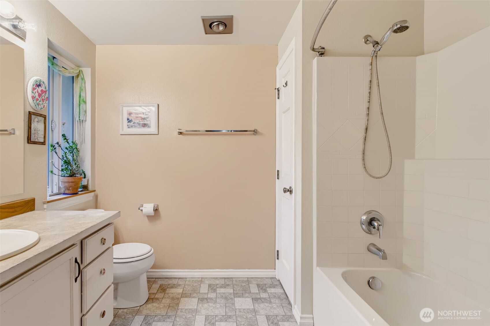 210 Great Northern Road Property Photo 18