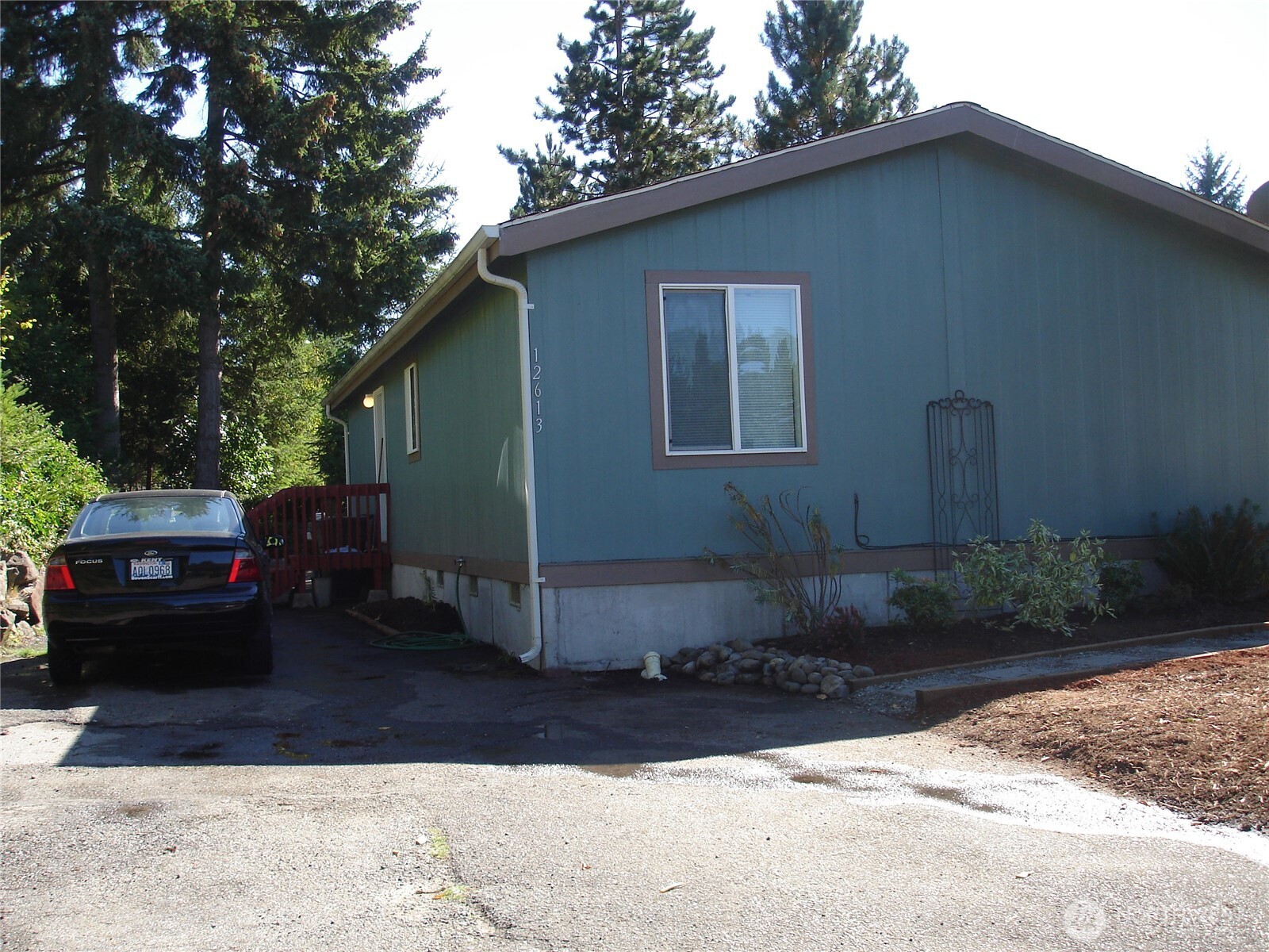 12613 NE 190th Street Property Photo 1