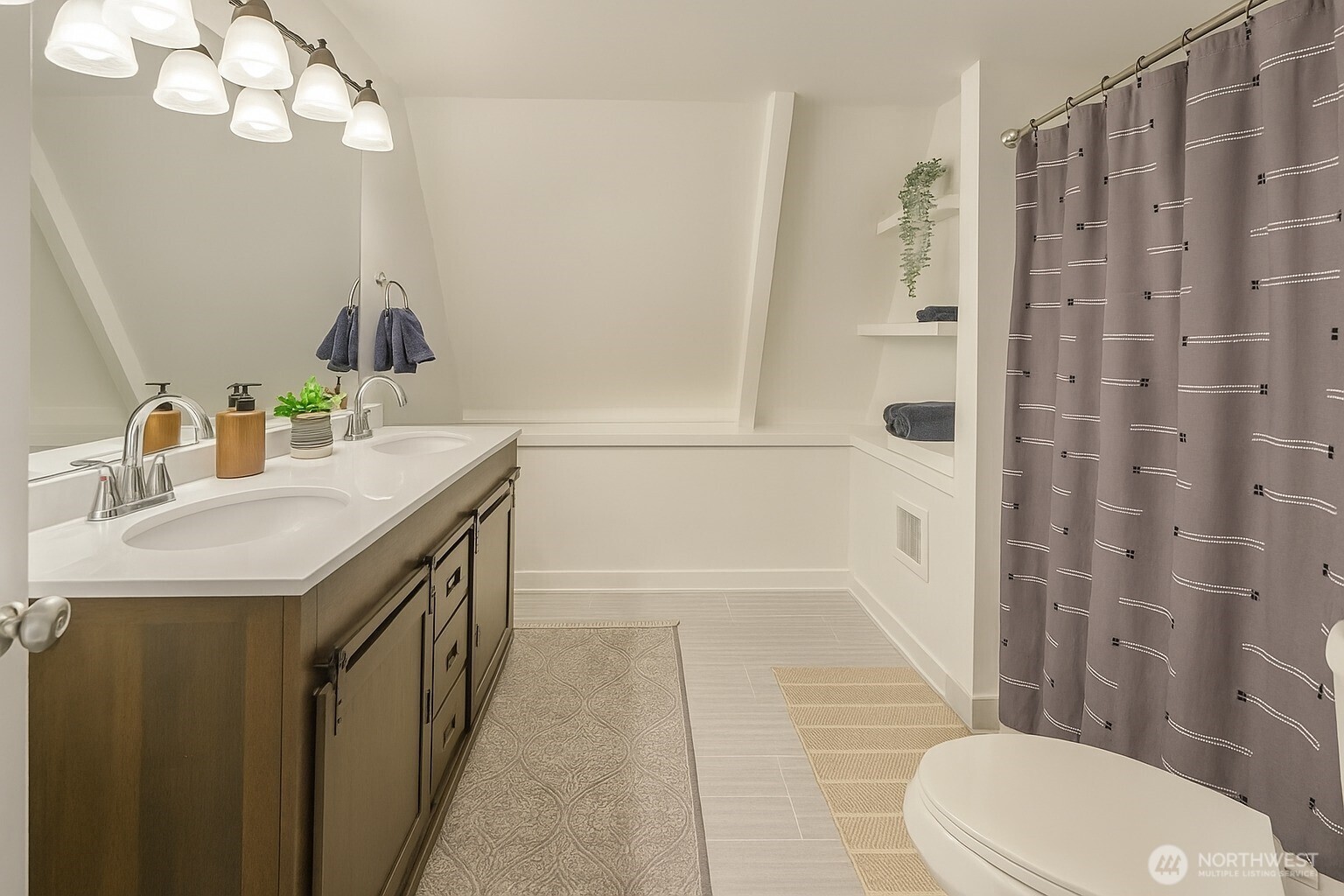 41 E Alderney Street Property Photo 3