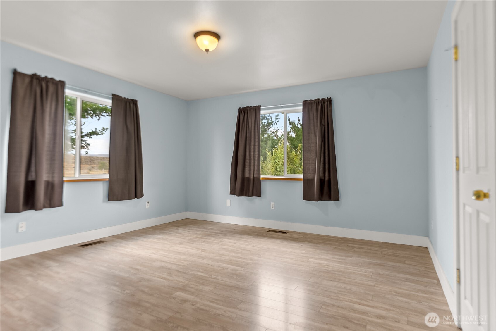 6 Peacock Lane Property Photo 10