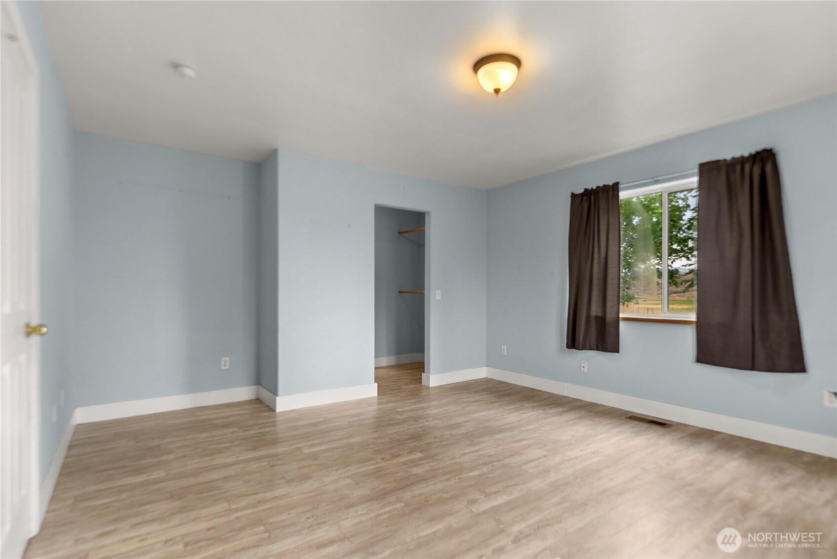 6 Peacock Lane Property Photo 11