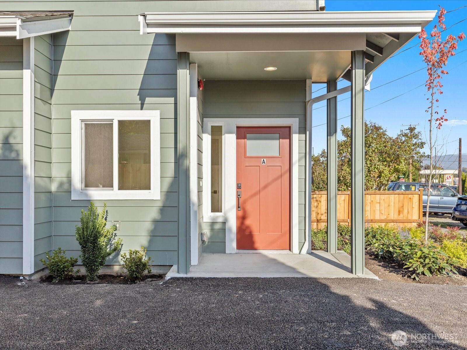 215 Corrin Avenue C Property Photo 4