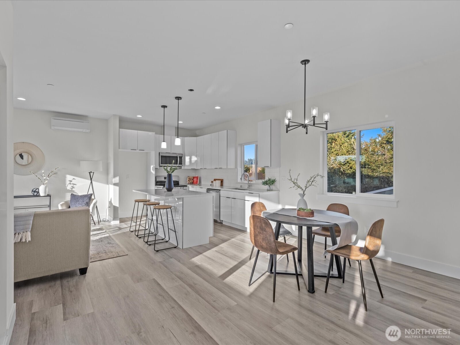 215 Corrin Avenue C Property Photo 7