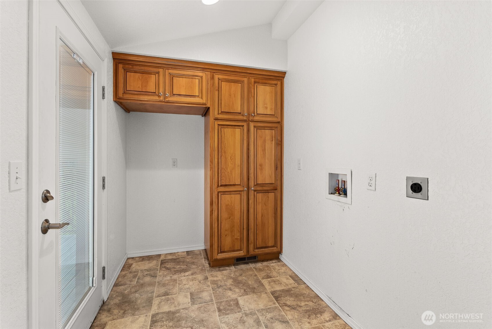 105 Sirius Place Property Photo 8