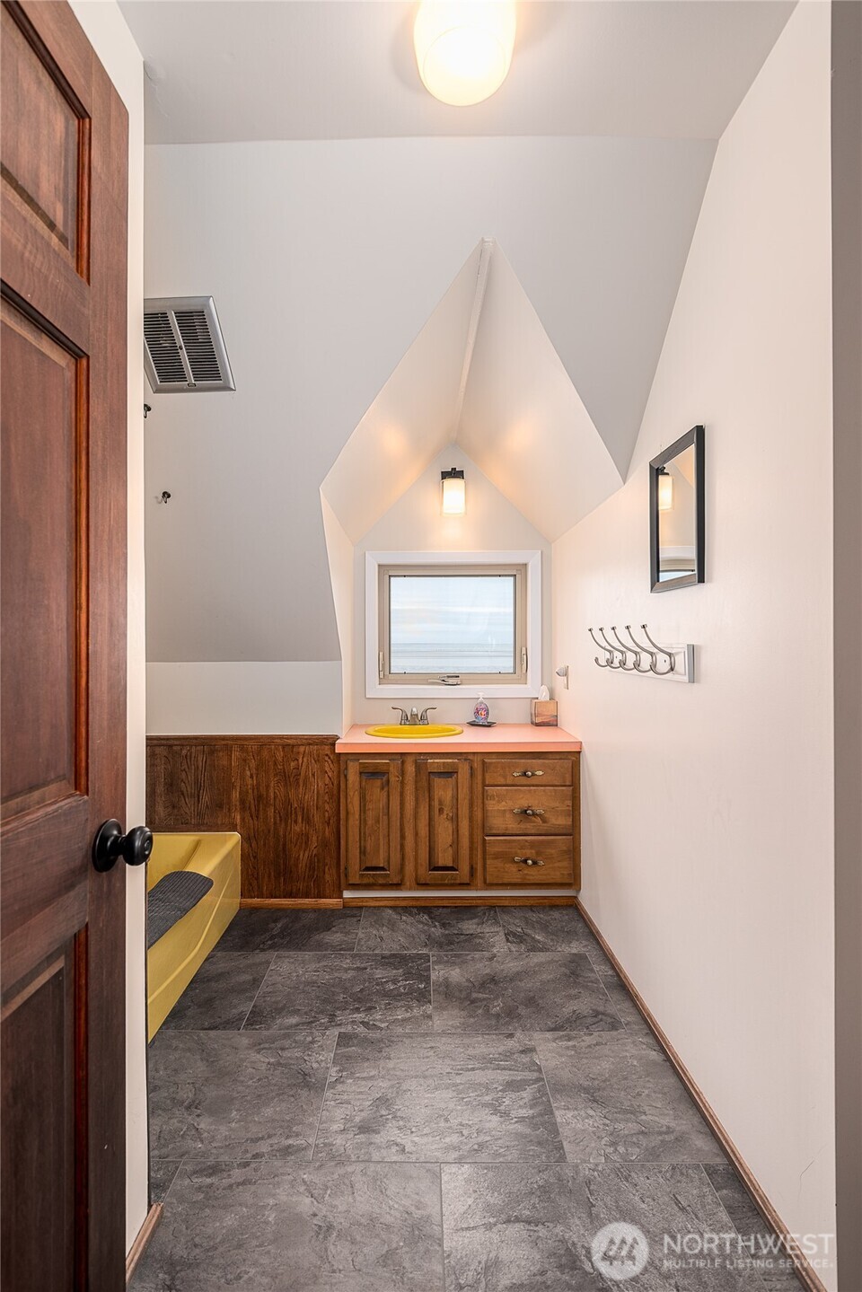633 State Route 101 Property Photo 23