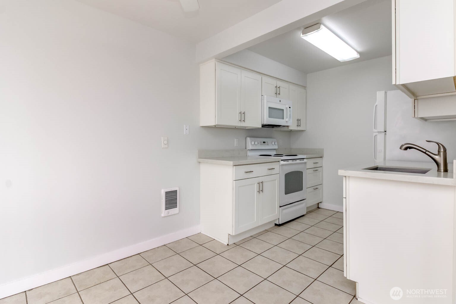 4812 S 187th Place B203 Property Photo 8