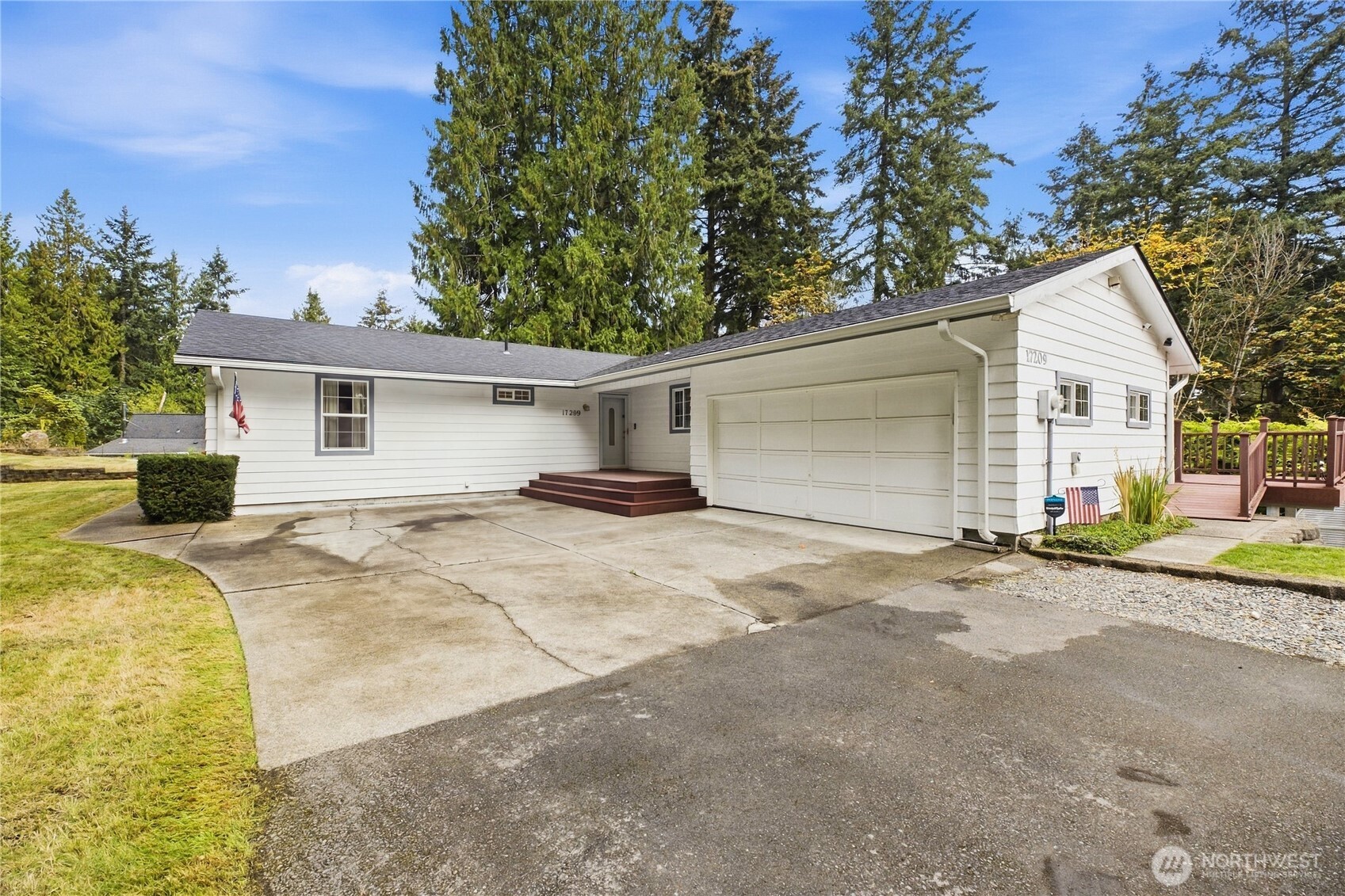 17209 45th St Property Photo 1