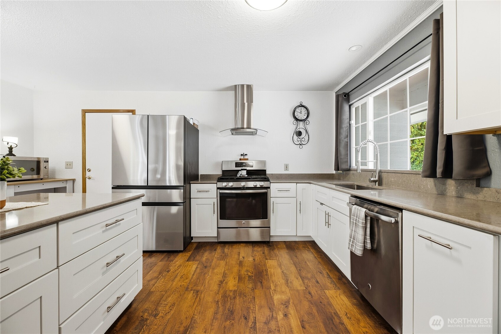 17209 45th St Property Photo 9