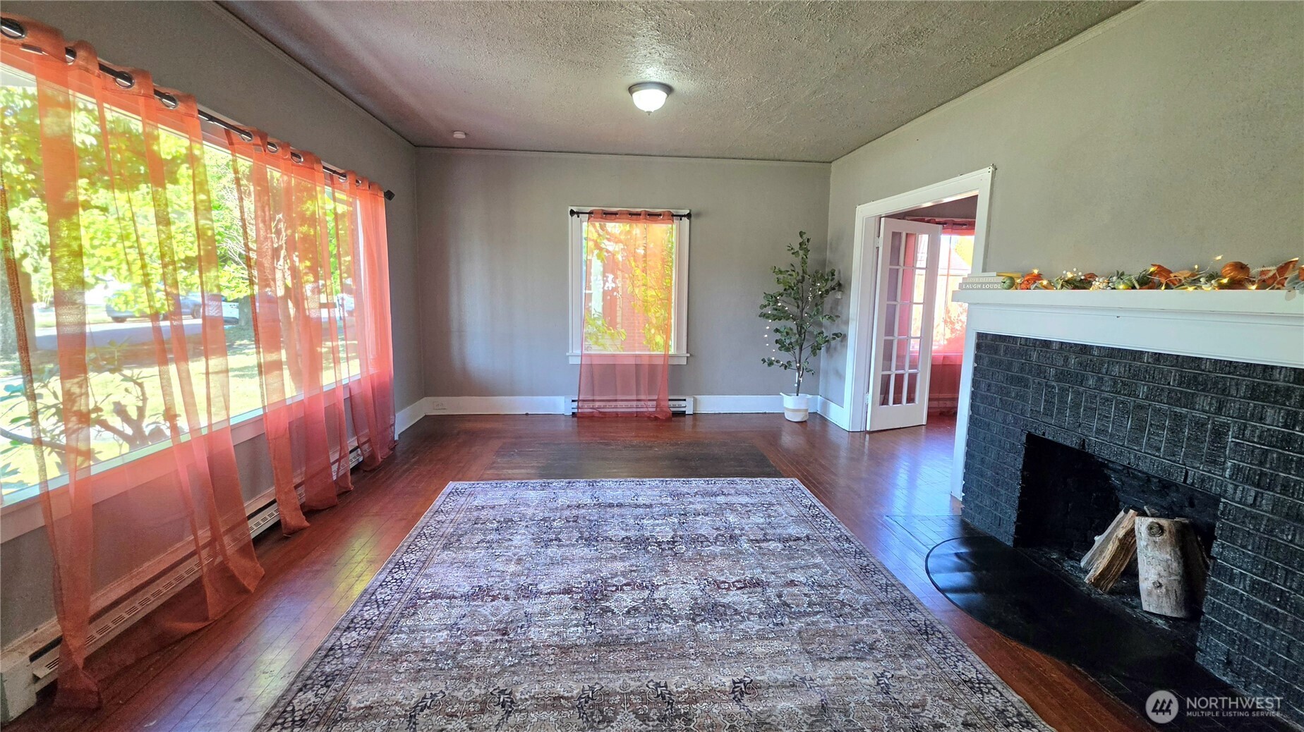 513 W 2nd Street Property Photo 4
