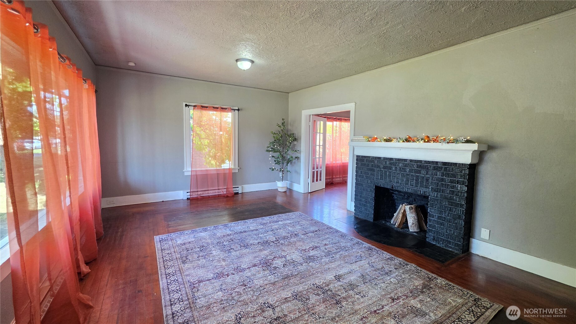 513 W 2nd Street Property Photo 5