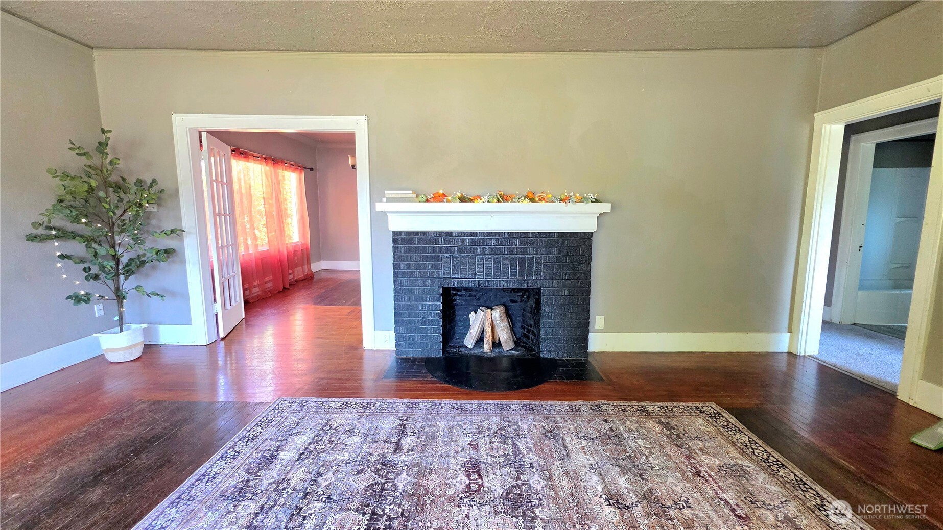 513 W 2nd Street Property Photo 6