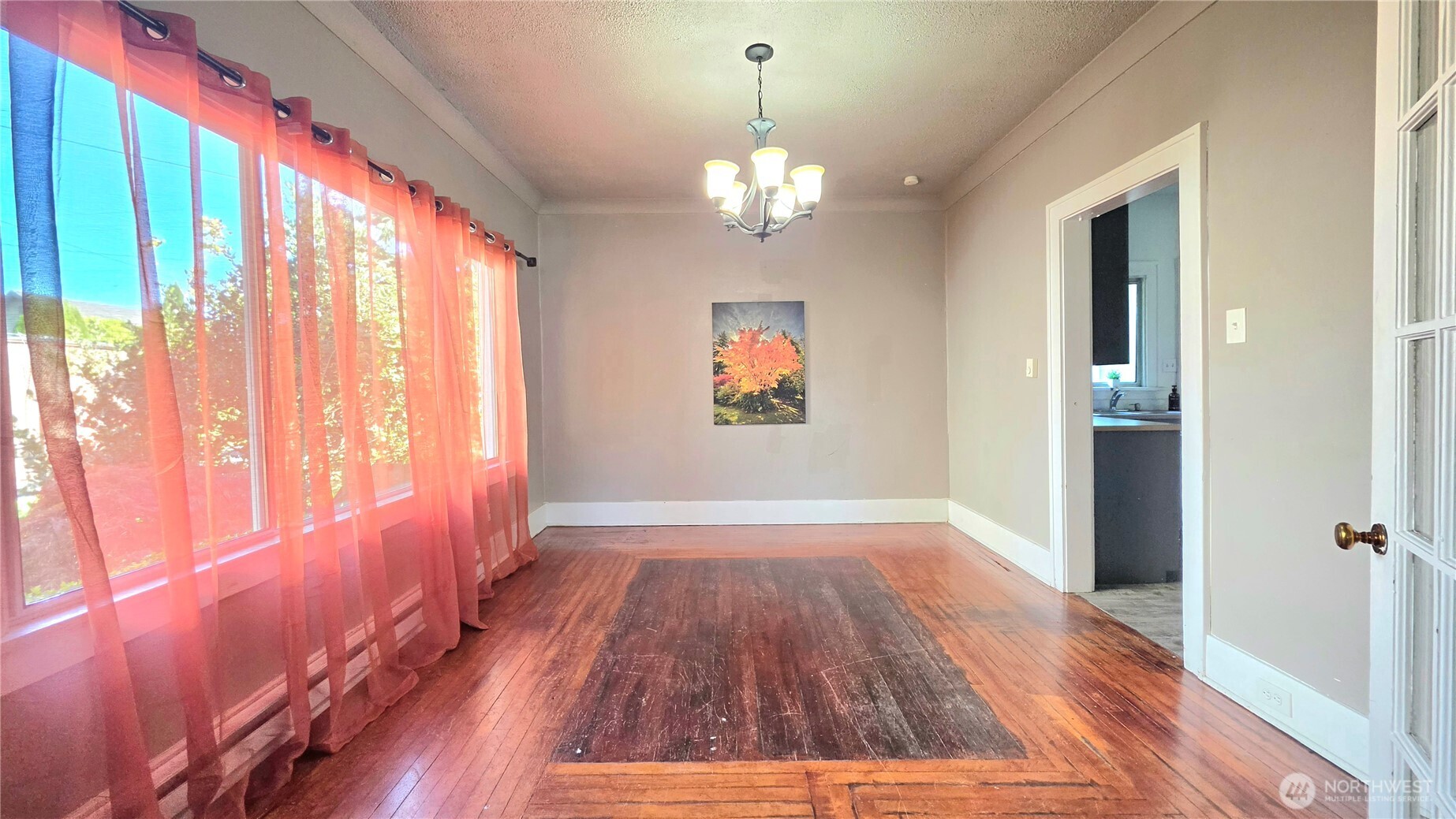 513 W 2nd Street Property Photo 8