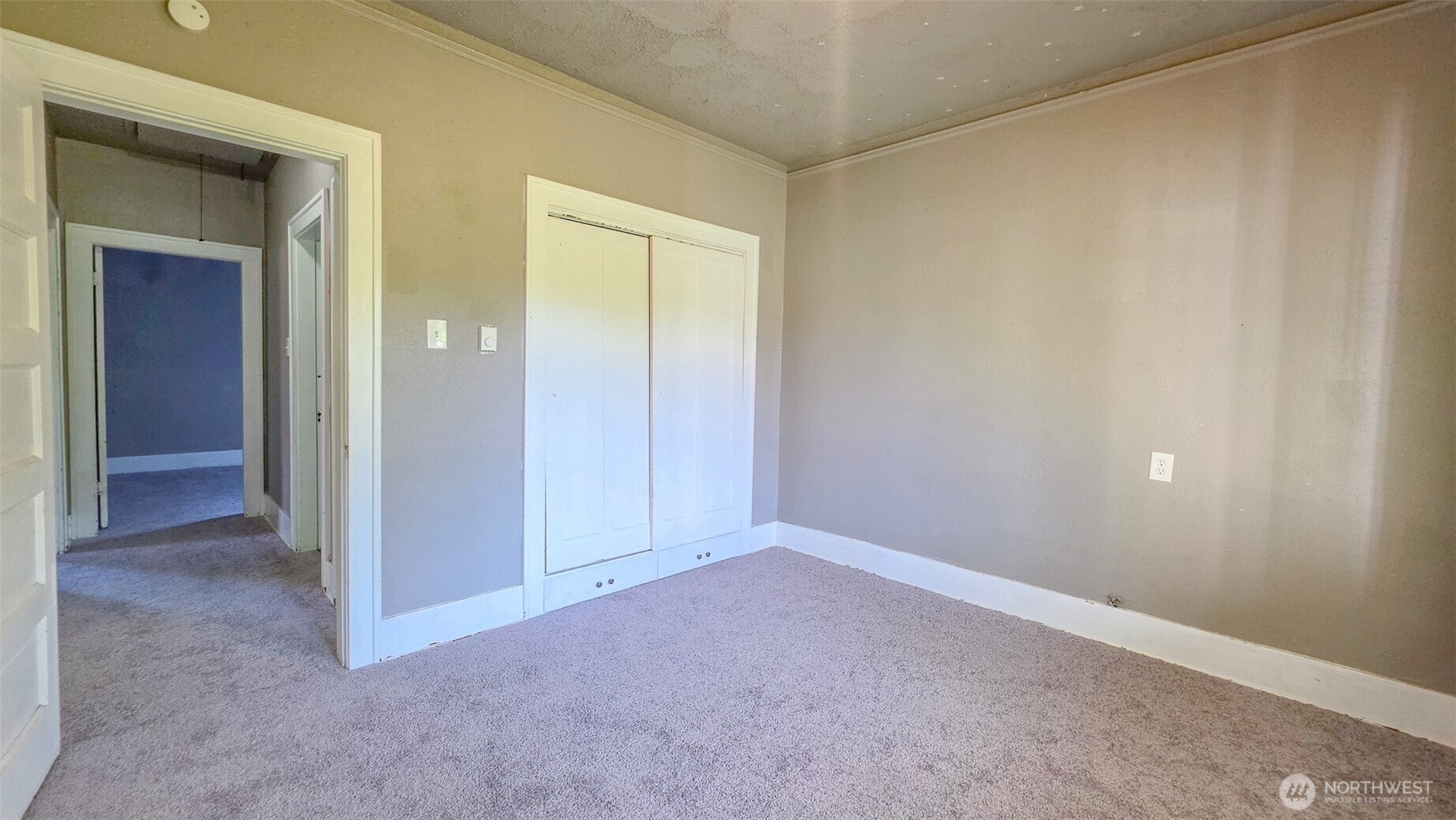 513 W 2nd Street Property Photo 17