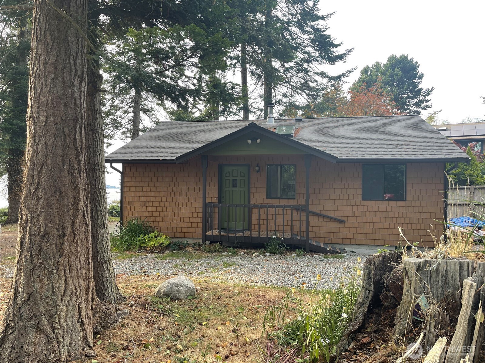 2140 Inverness Way Property Photo 4