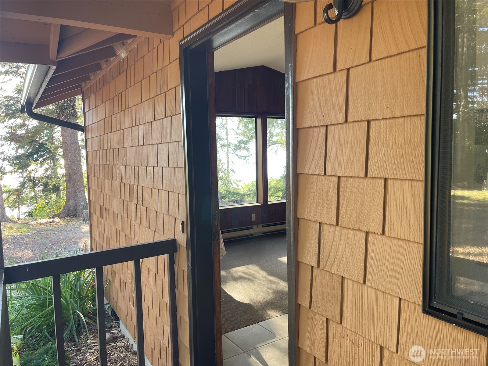2140 Inverness Way Property Photo 6
