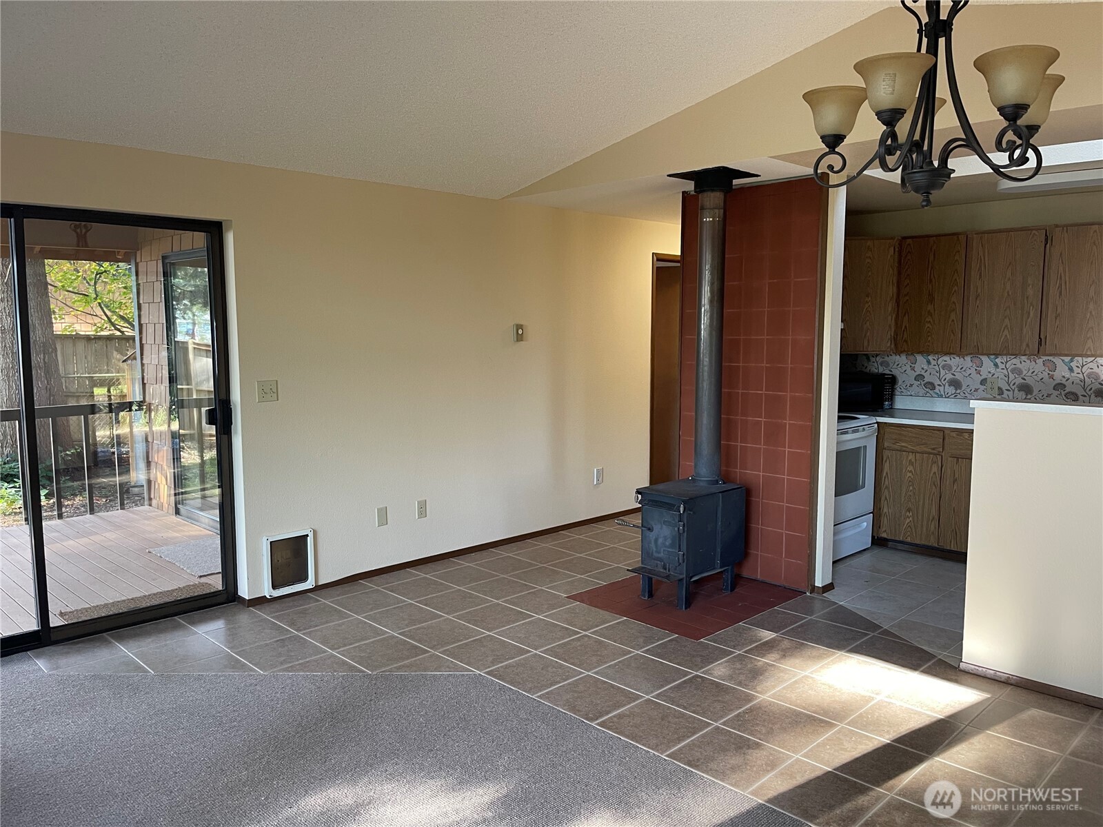 2140 Inverness Way Property Photo 8