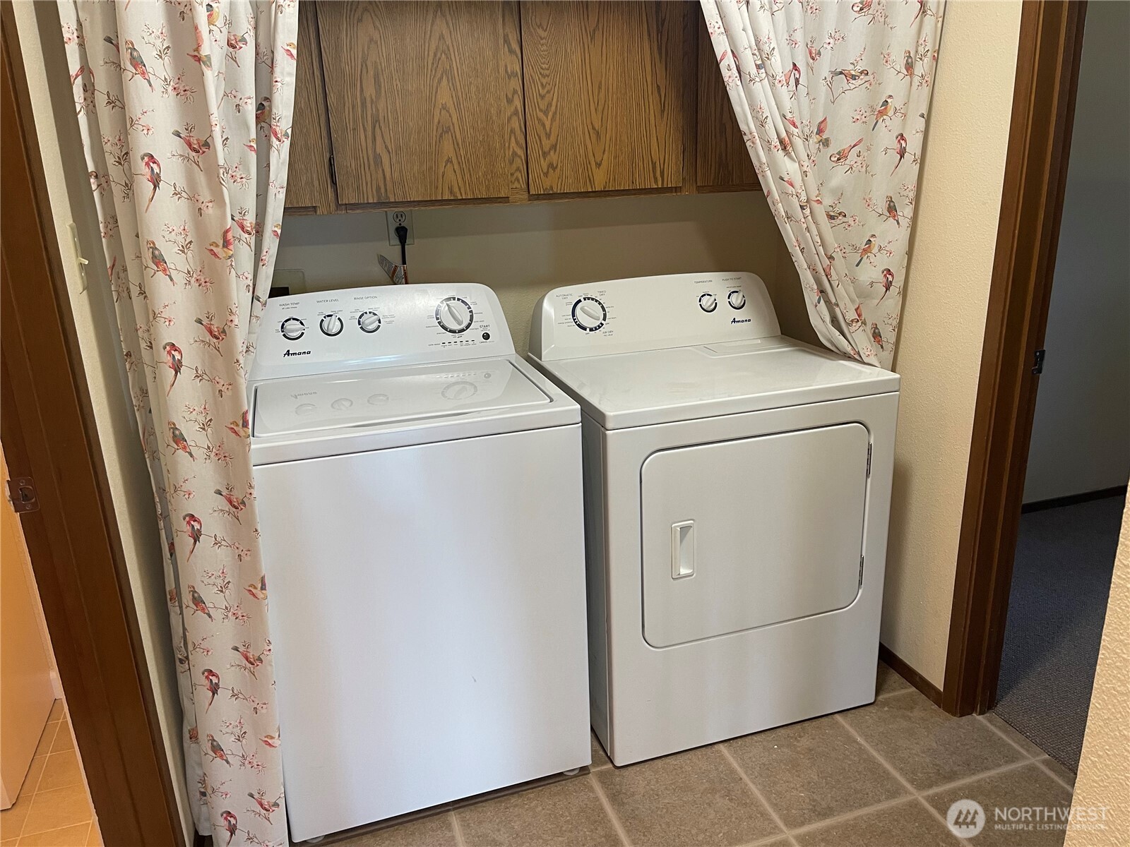 2140 Inverness Way Property Photo 14