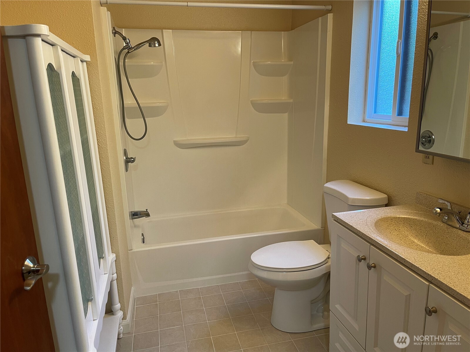 2140 Inverness Way Property Photo 15