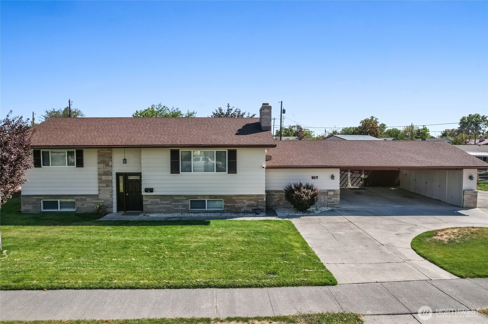 917 S Dahlia Drive Property Photo 1