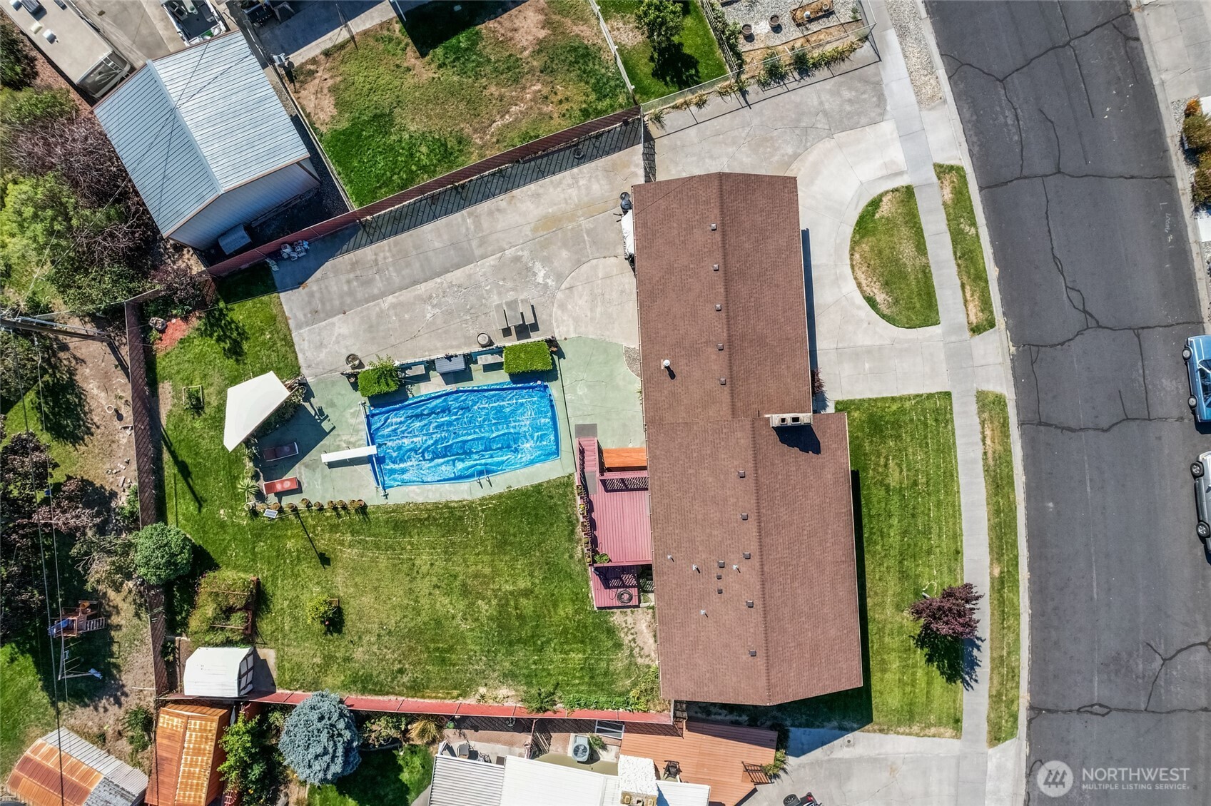 917 S Dahlia Drive Property Photo 2