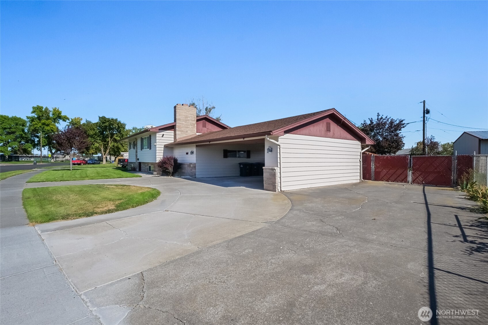 917 S Dahlia Drive Property Photo 5