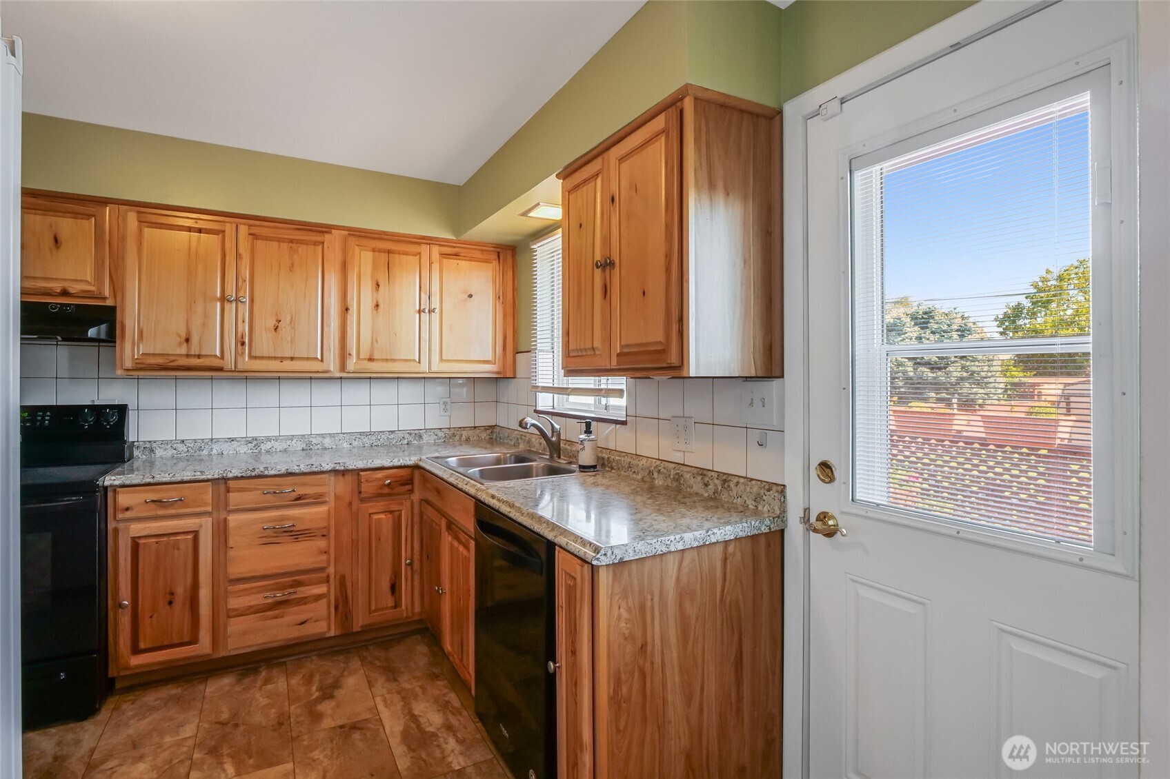 917 S Dahlia Drive Property Photo 14