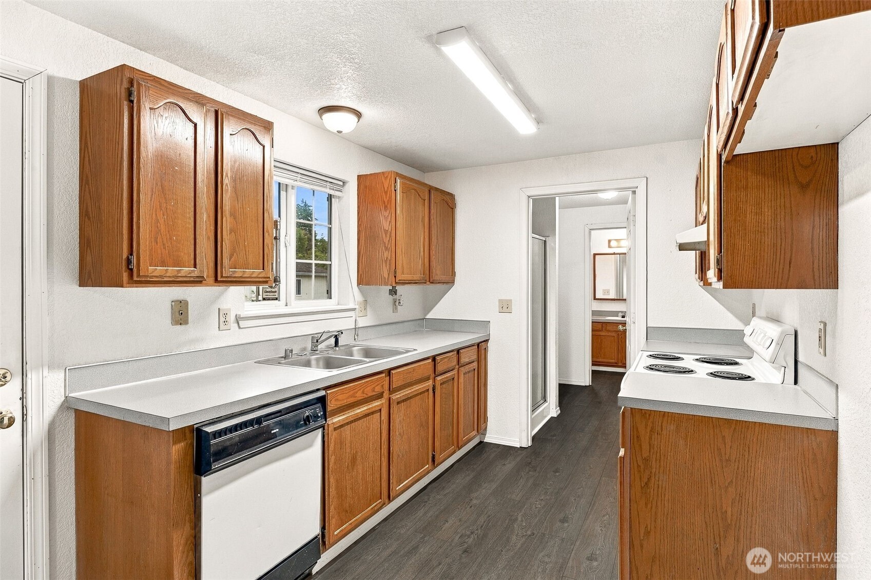 912 Marion Street Property Photo 10
