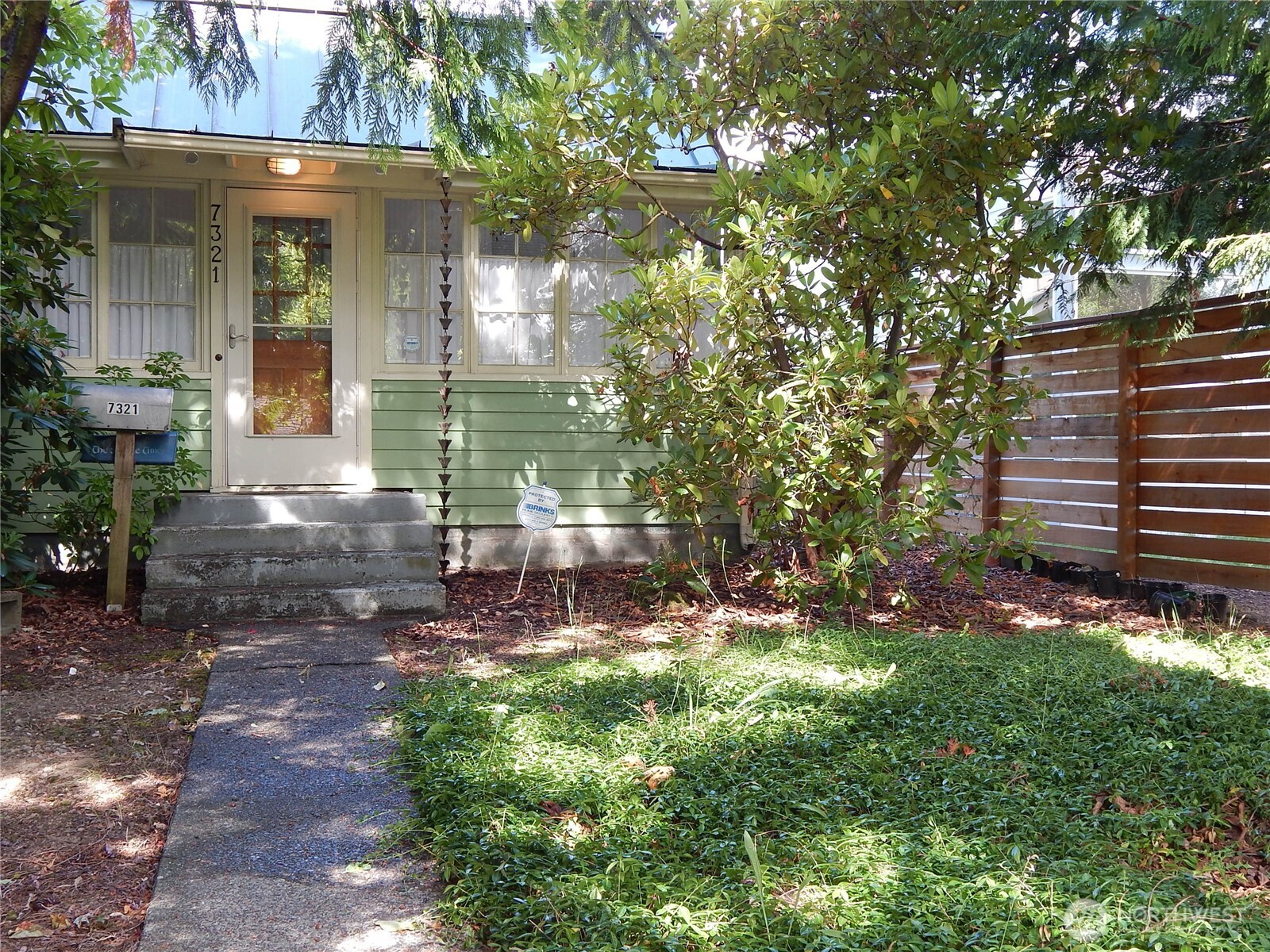 7321 35th Avenue Property Photo 2