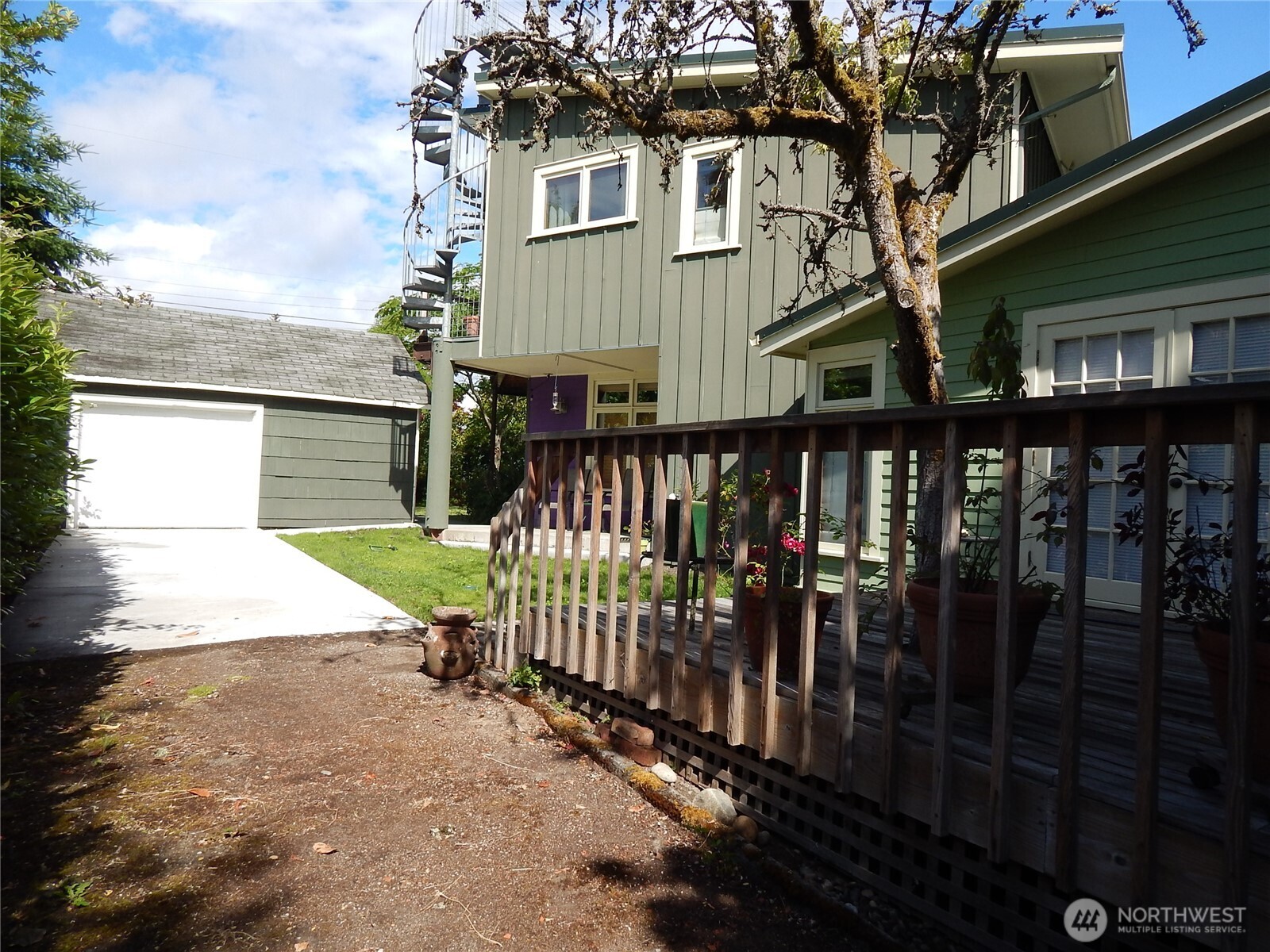 7321 35th Avenue Property Photo 3