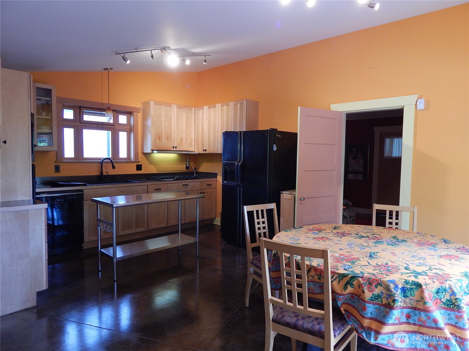7321 35th Avenue Property Photo 6