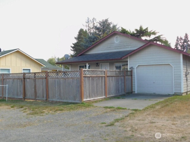 1014 W Spruce Street Property Photo 1